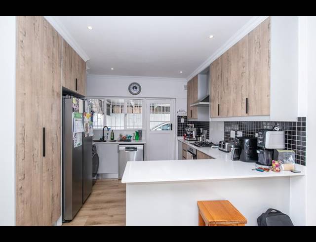 4 BEDROOM PROPERTY TO RENT IN CONSTANTIA